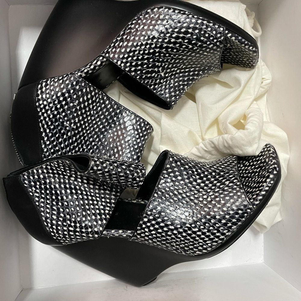 HOST PICK!! 💖 BALENCIAGA Snakeskin Wedge Sandals - Picture 7 of 9